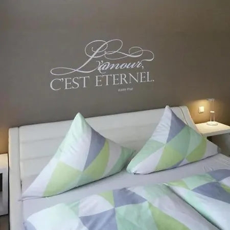 Ferienhaus Eisfelder Blick Mit Beheizbaren Pool Holiday home